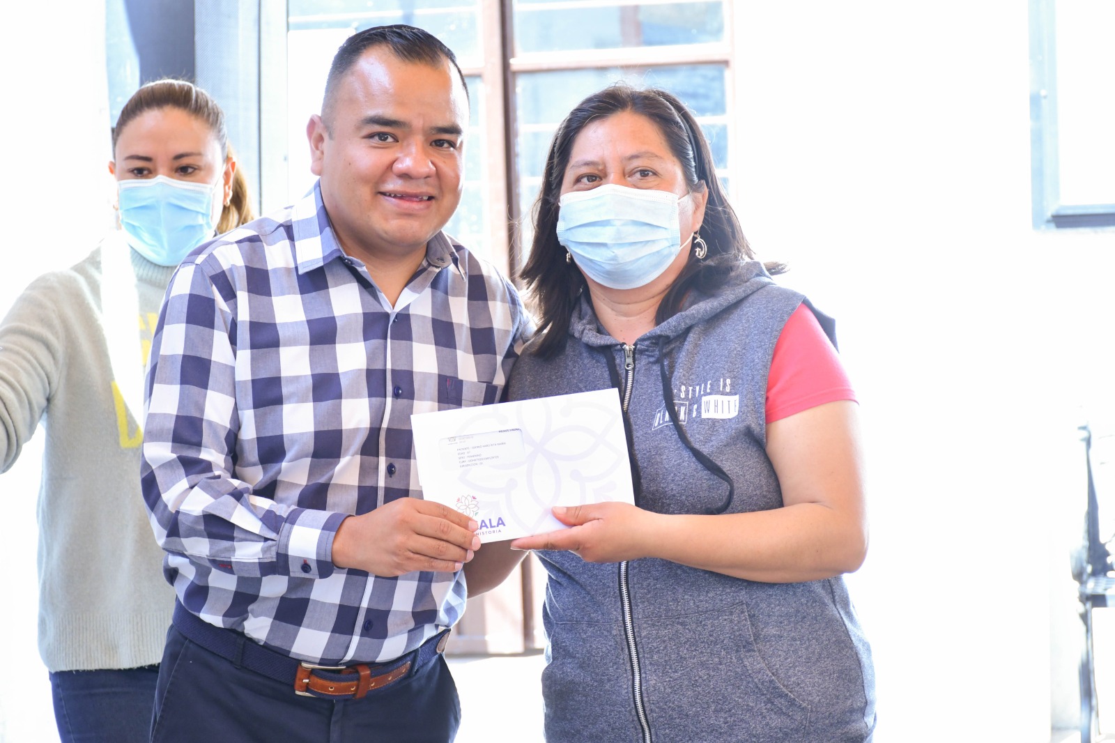 Reciben mujeres de Apetatitlán resultados de mastografías gestionadas por gobierno de Ángelo Gutiérrez